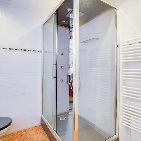 펜션 Click And Bed Les Bains 디본느레방